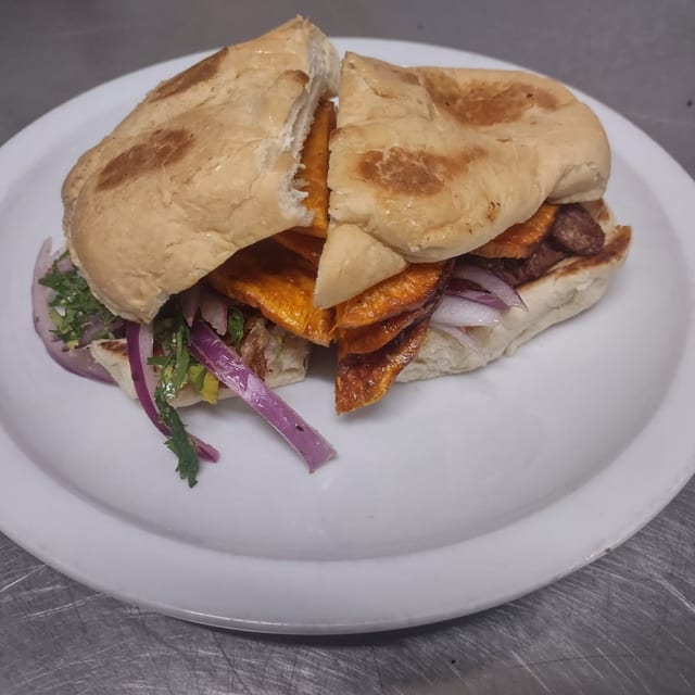 Pan Con Chicharrón.