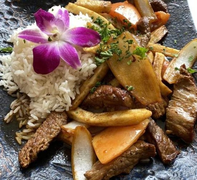 Lomo Saltado.