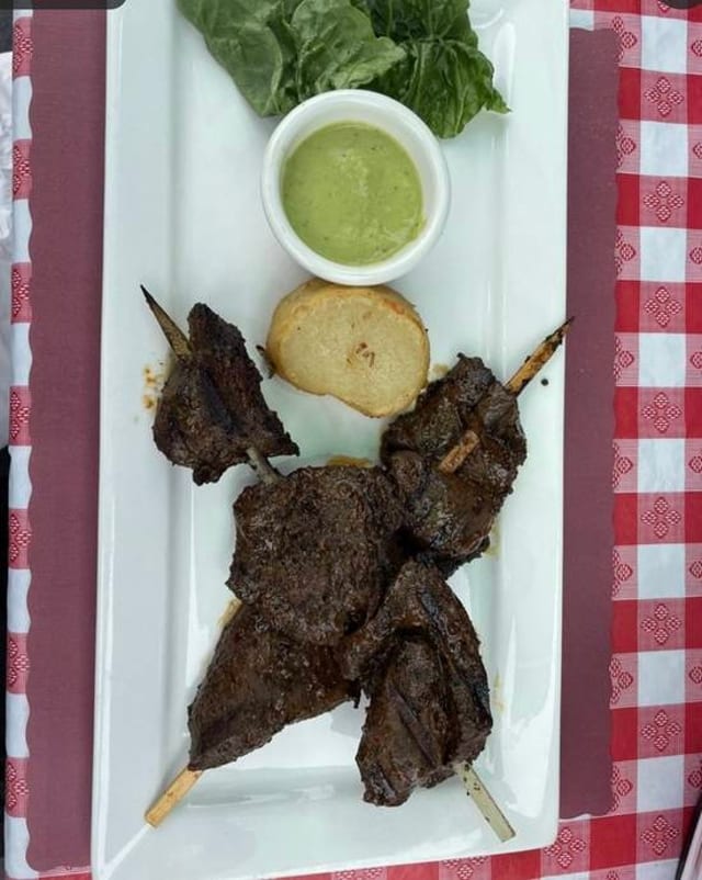Anticuchos.