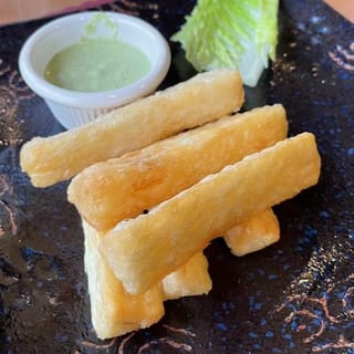 Yuca Frita Con Salsa Picante